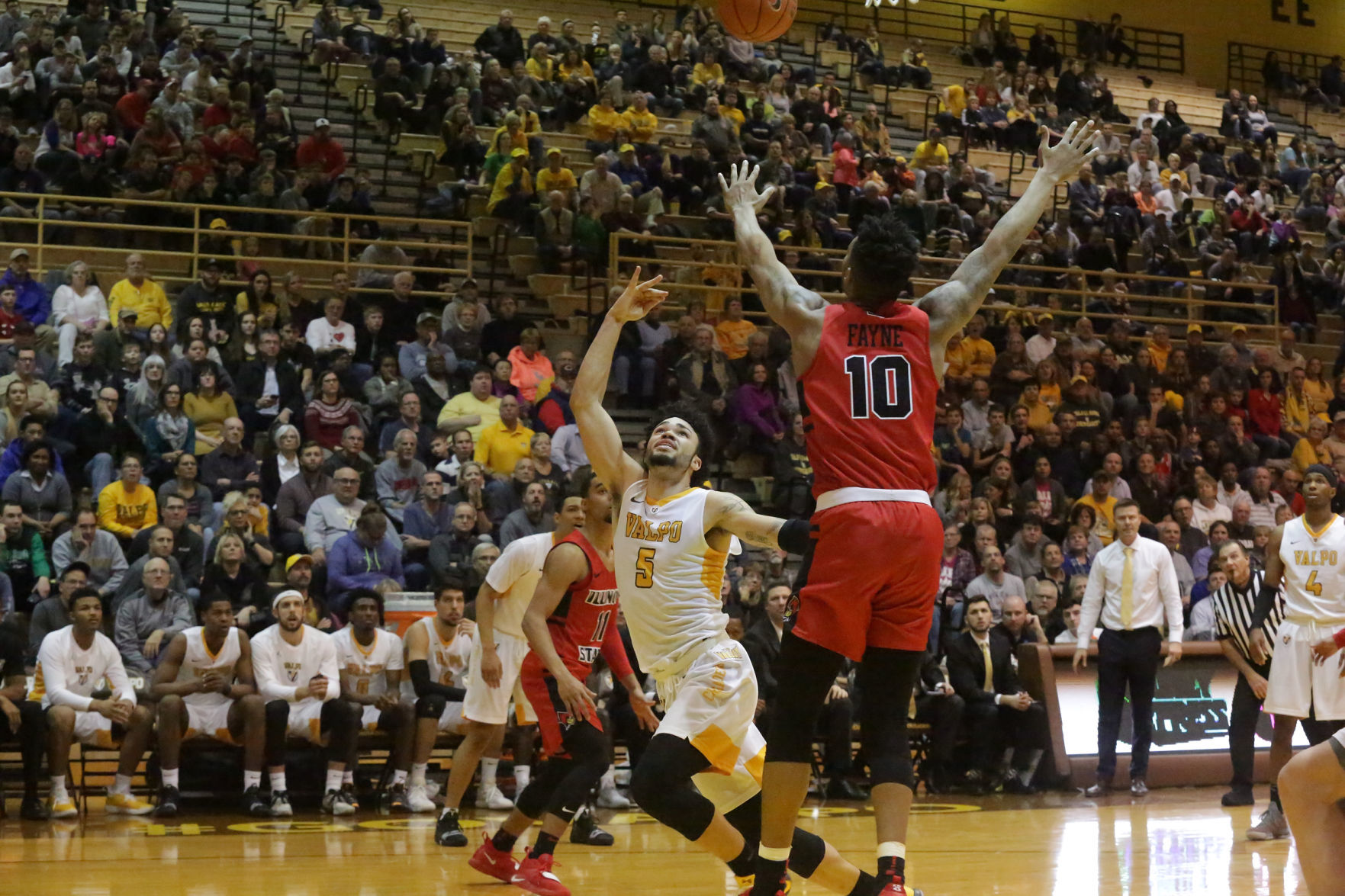 Valparaiso University beats Illinois State in men's basketball